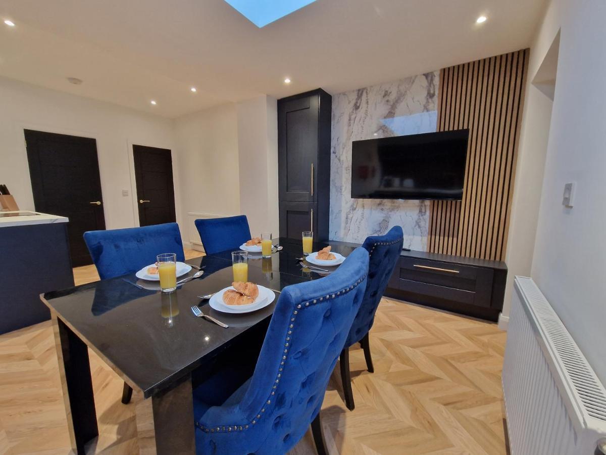 3 Bedroom Stylish Home Merthyr 머티르티드필 외부 사진